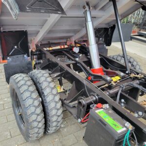 Gato hidráulico incorporado en el motocarro Vaisand 300 para levantamiento fácil de carga – 3W Motors