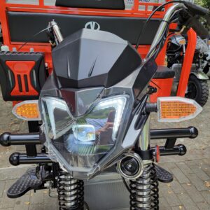 Sistema de iluminación LED del motocarro Vaisand 250 – visibilidad total para tus recorridos